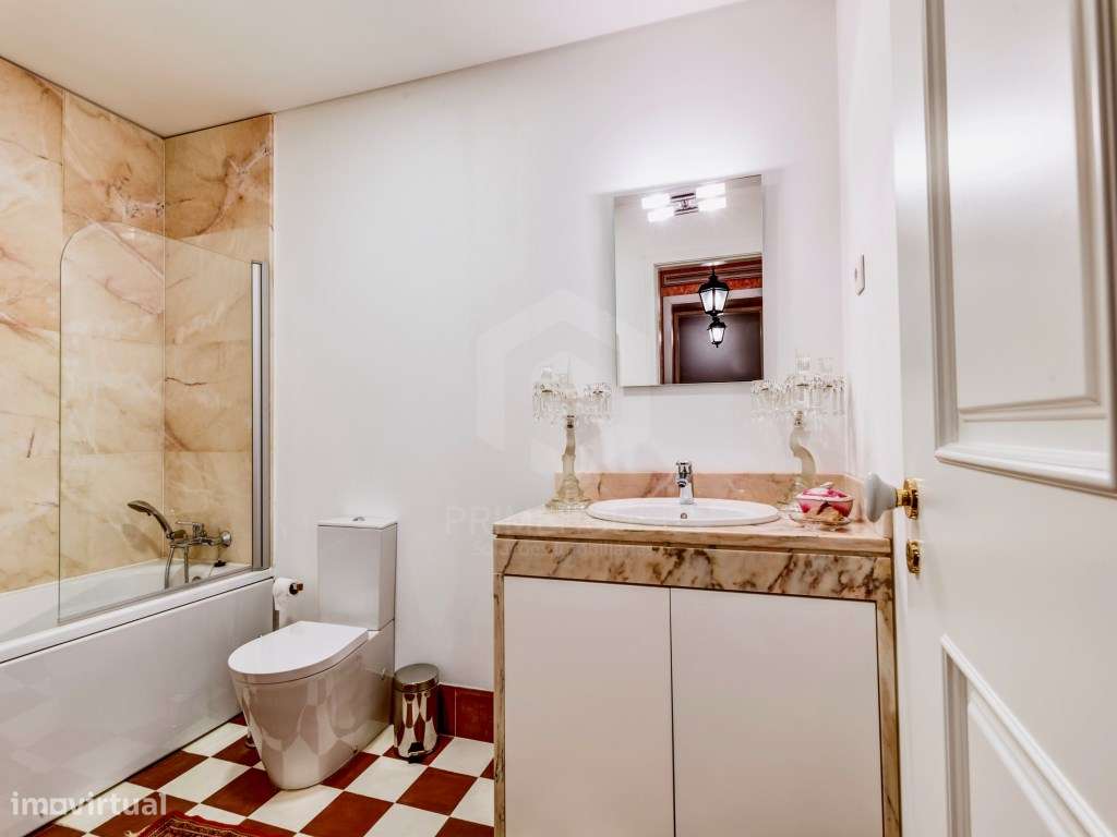 Moradia T4+1 no Centro da Vila Nogueira de Azeitão-31