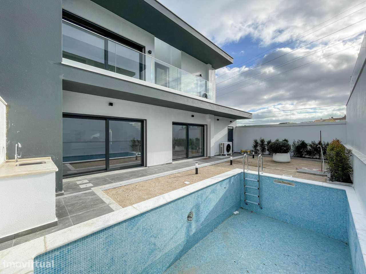 Moradia T4 com Piscina - Santa Iria de Azoia (Bairro da Salvação)-6