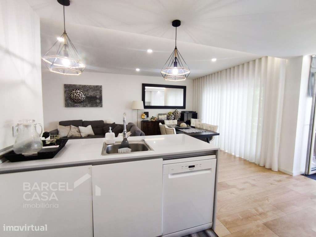 T3 Totalmente Renovado, Equipado e com Varanda, à Entrada da Cidade...-3