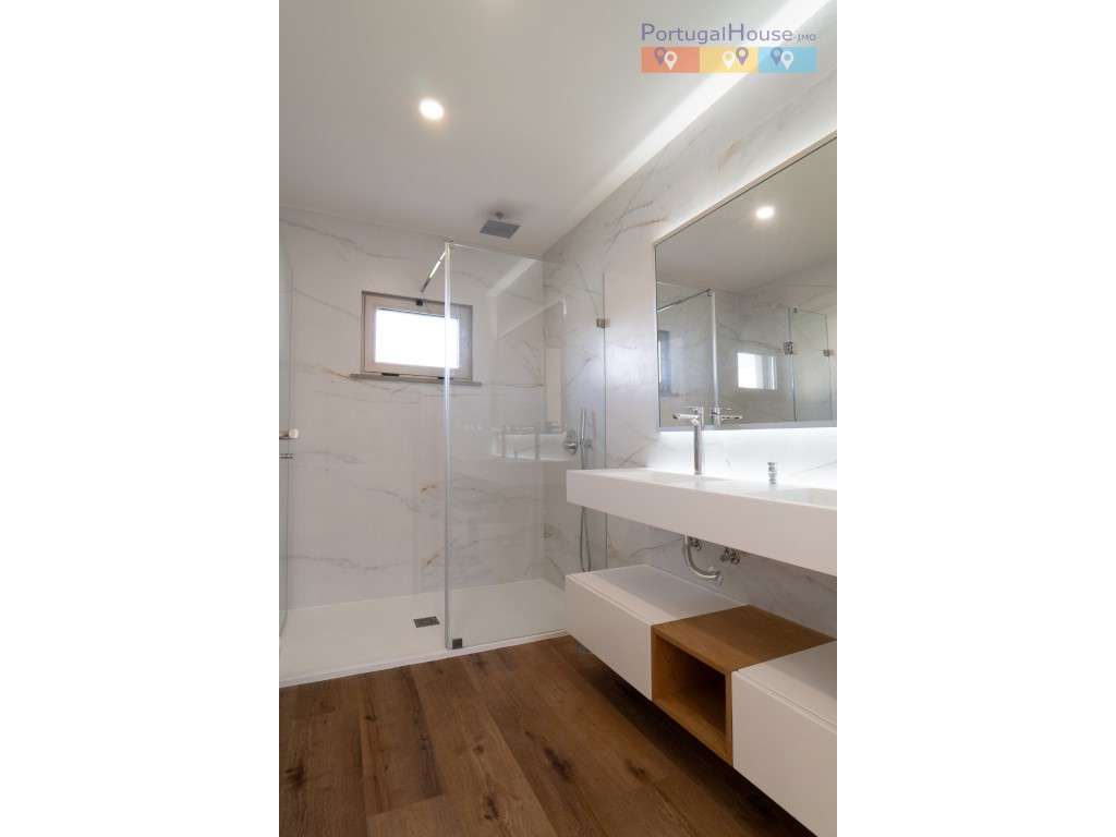 Moradia T4 de Luxo com terreno de 5.300 metros quadrados-46