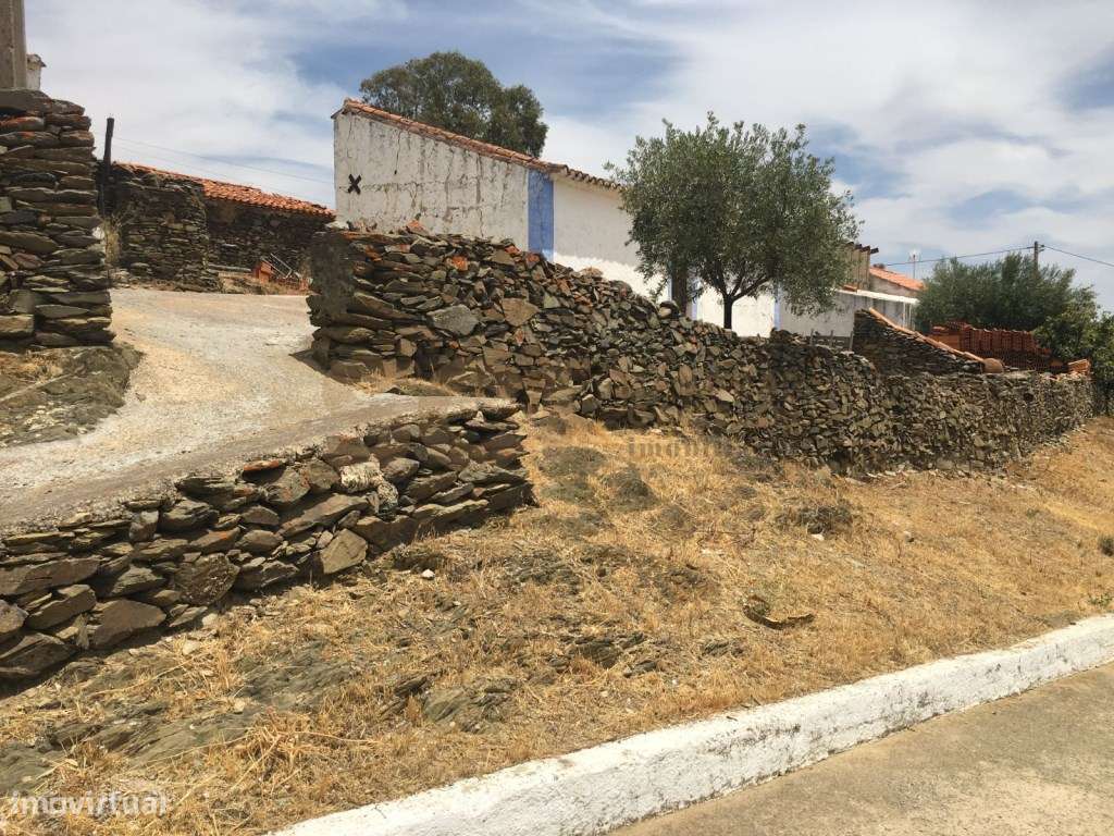 Terreno em Tamejoso, com 4 casas em ruínas - Alentejo - Grande imagem: 3/15