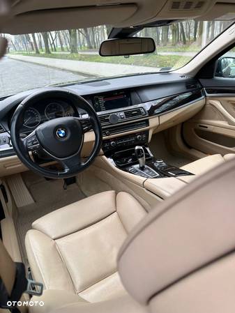 BMW Seria 5 525d xDrive - 8