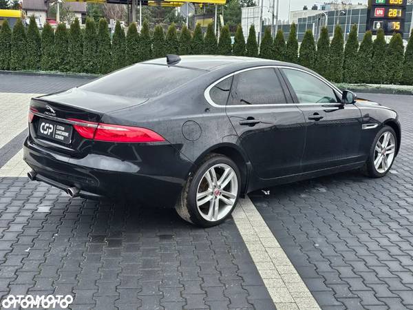 Jaguar XF 3.0 TDV6 R-Sport - 10