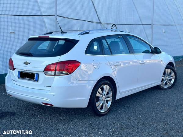 Chevrolet Cruze 1.7 DOHC LTZ + - 12