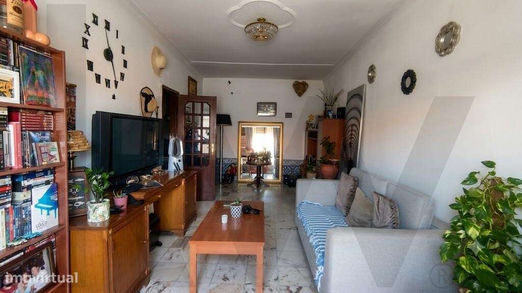 Apartamento T2 no Coração da Cova da Piedade – Localização Privilegiad-8