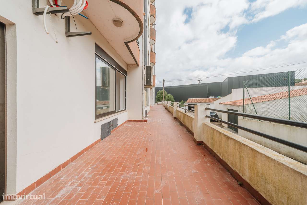 Apartamento T1 totalmente renovado com entrada independente – Minde-10
