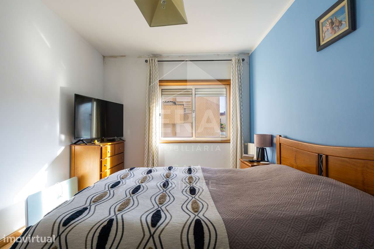 T2 com garagem e varanda junto à N1 – Seixezelo-20