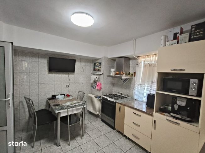 Confort si spatiu – apartament 3 camere, zona Republicii, Targu Jiu-11