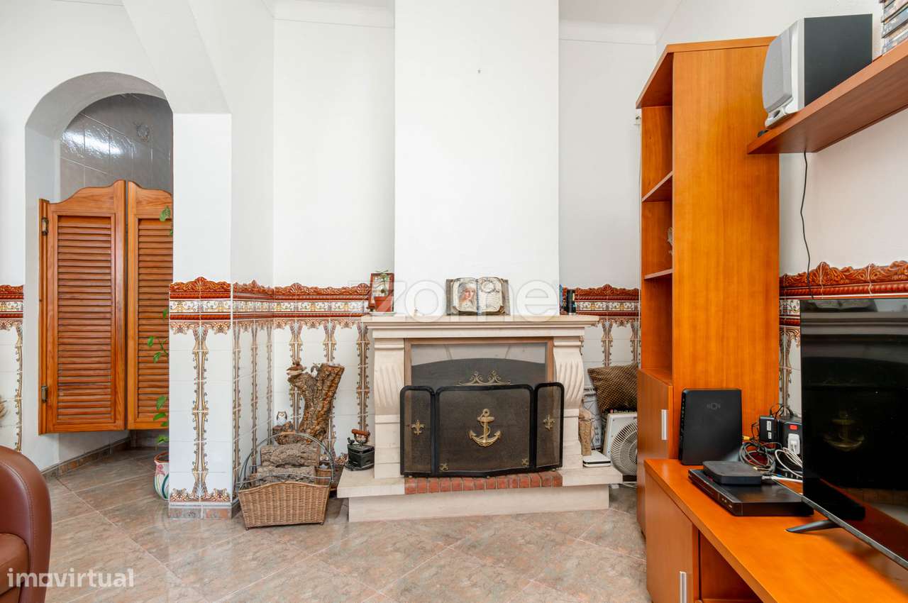 Moradia T1 + 1 Azambuja com Espaço Comercial-16