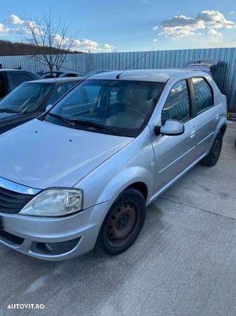 Dezmembrez Dacia Logan - 2