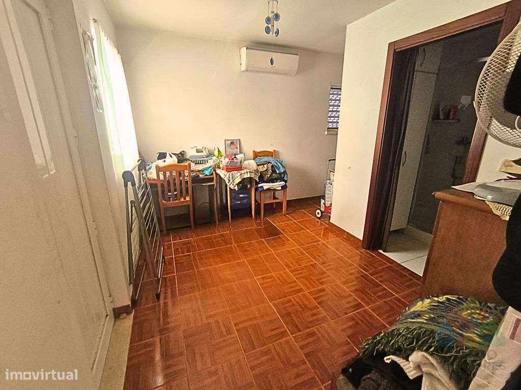 Moradia T4 com construção robusta e terreno perto IC9- Tomar-15