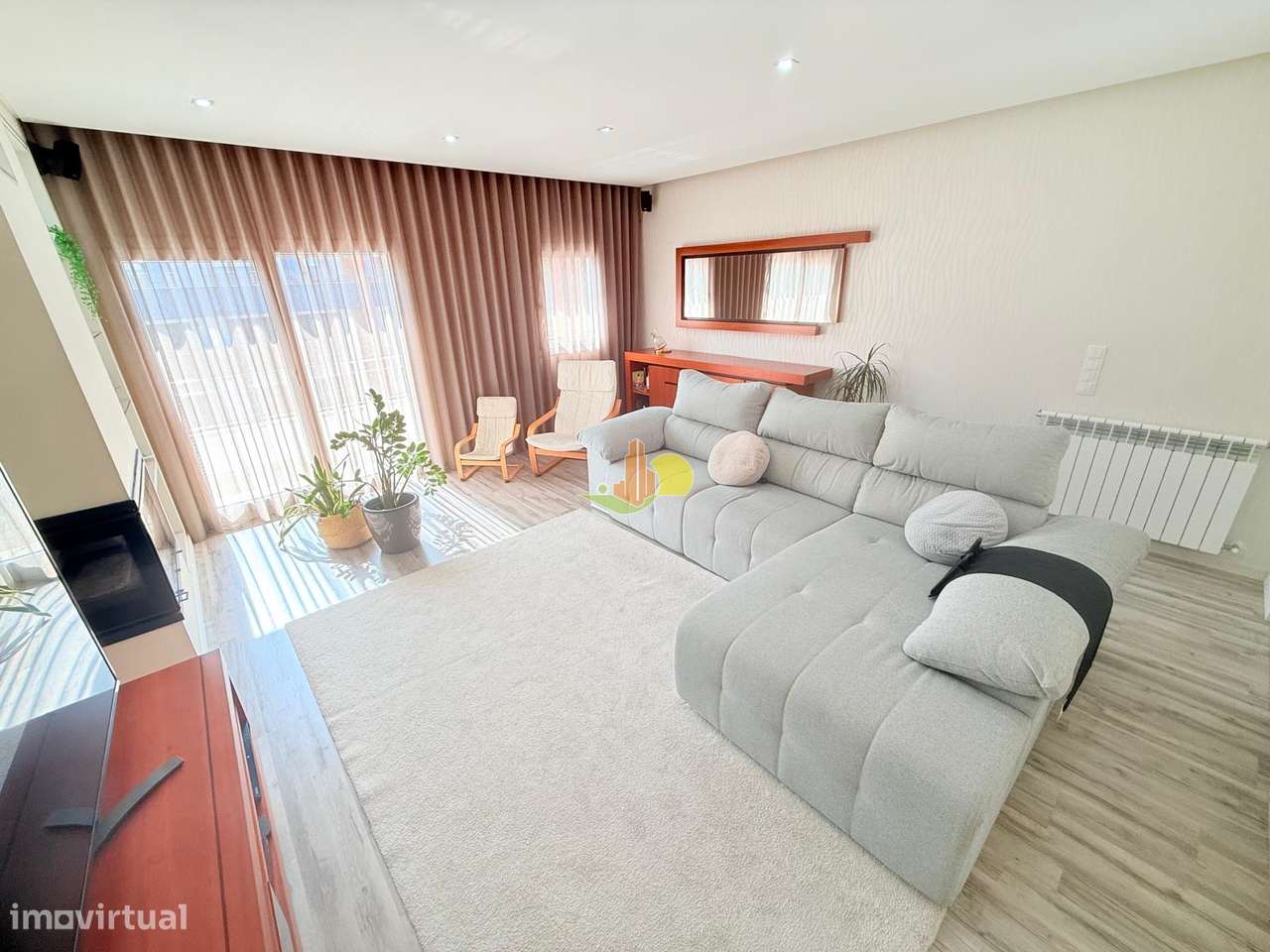 T4+1 Duplex com garagem dupla e terraço privativo-11