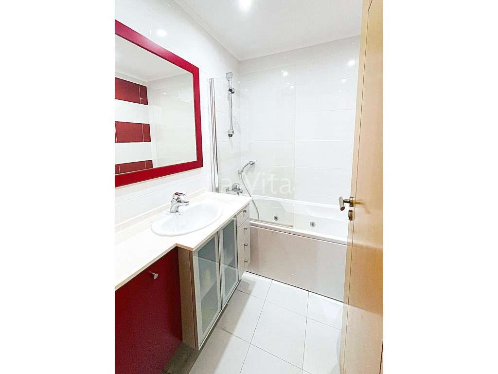 Apartamento T2, em condomínio fechado com jardins e piscina, Amorei...-16