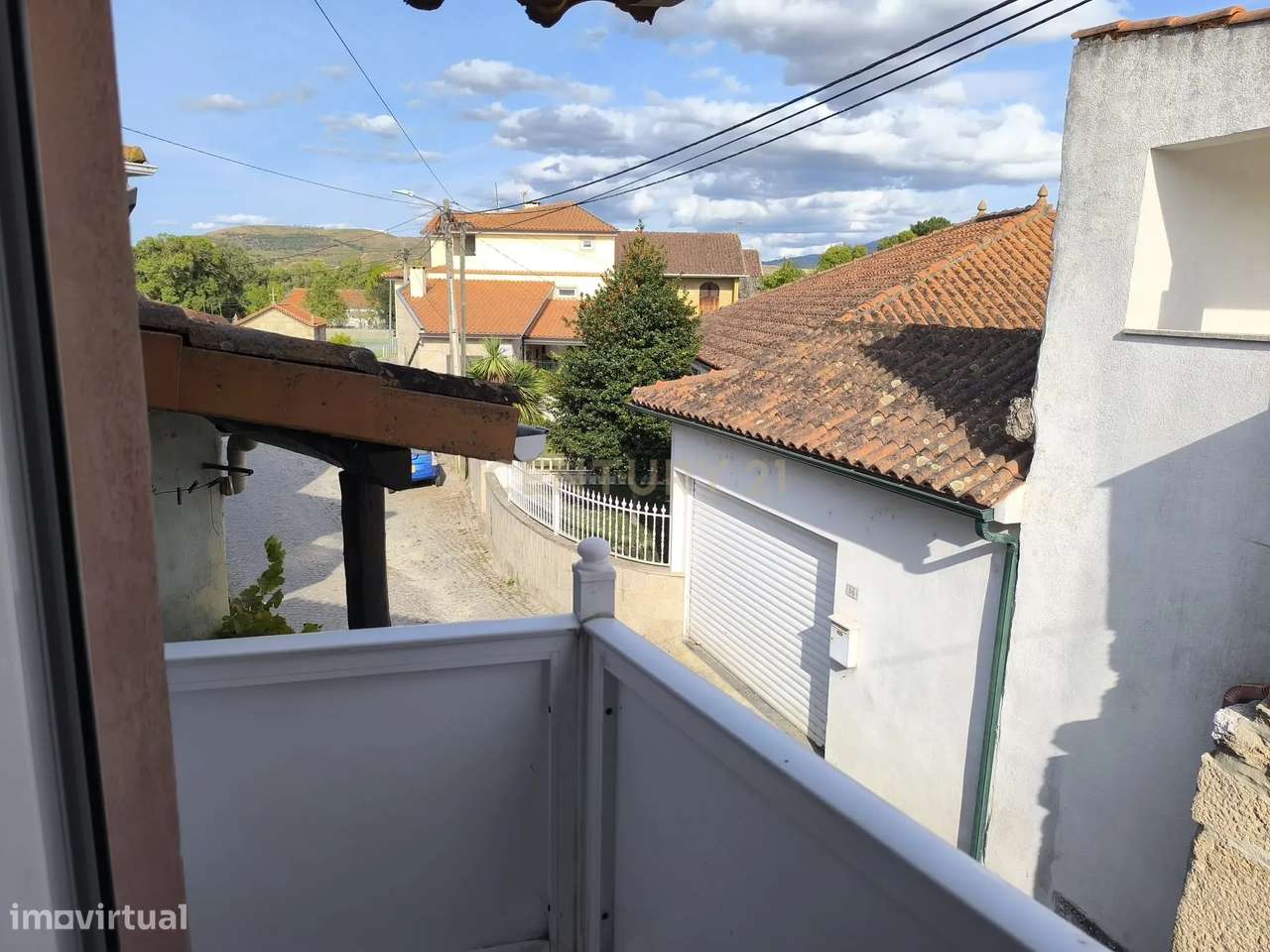 Casa de dois pisos com terreno-18