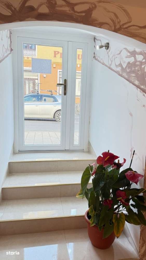 LUCACIU zona Catedralei spatiu de 70 mp finisat, grup sanitar! - Imagine principală: 4/7