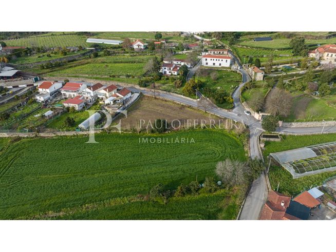 Lote de Terreno Urbano 971,50m² - Mouquim, Famalicão-0