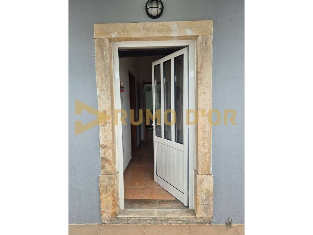 Moradia T3 com Garagem e Churrasqueira a 5 Minutos de Leiria - Grande imagem: 2/21