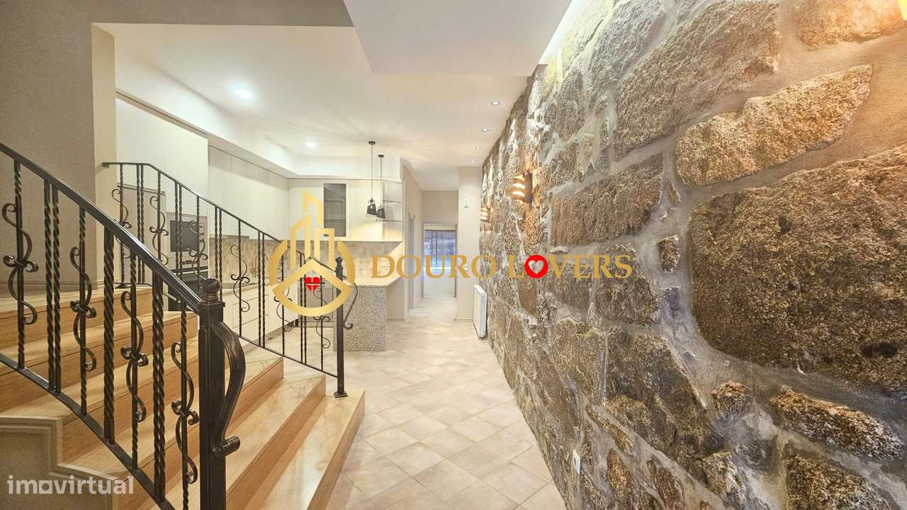 Moradia Elegante com 2 Suítes, Terraço e Garagem | Vila Nova de Gaia - Grande imagem: 5/35