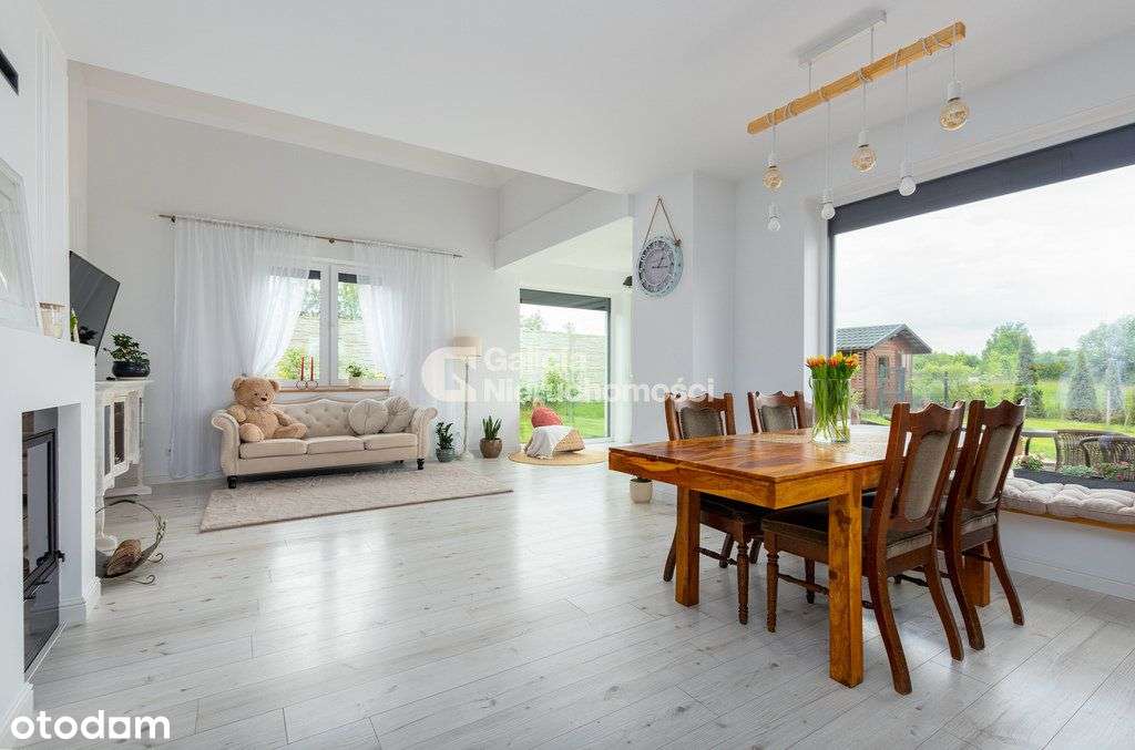 Komfortowy dom parterowy z użytkowym poddaszem-3