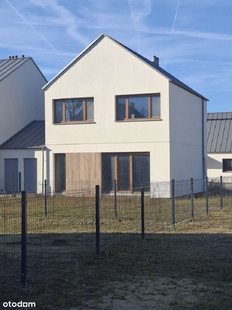 Dom wolno stojący z garażem.-2