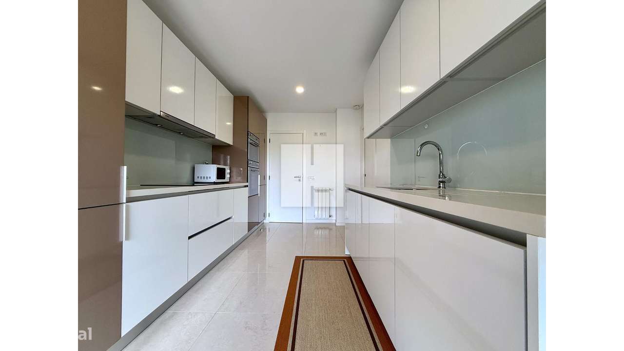 Luxuoso T-3 na Qtª Santa Maria-20