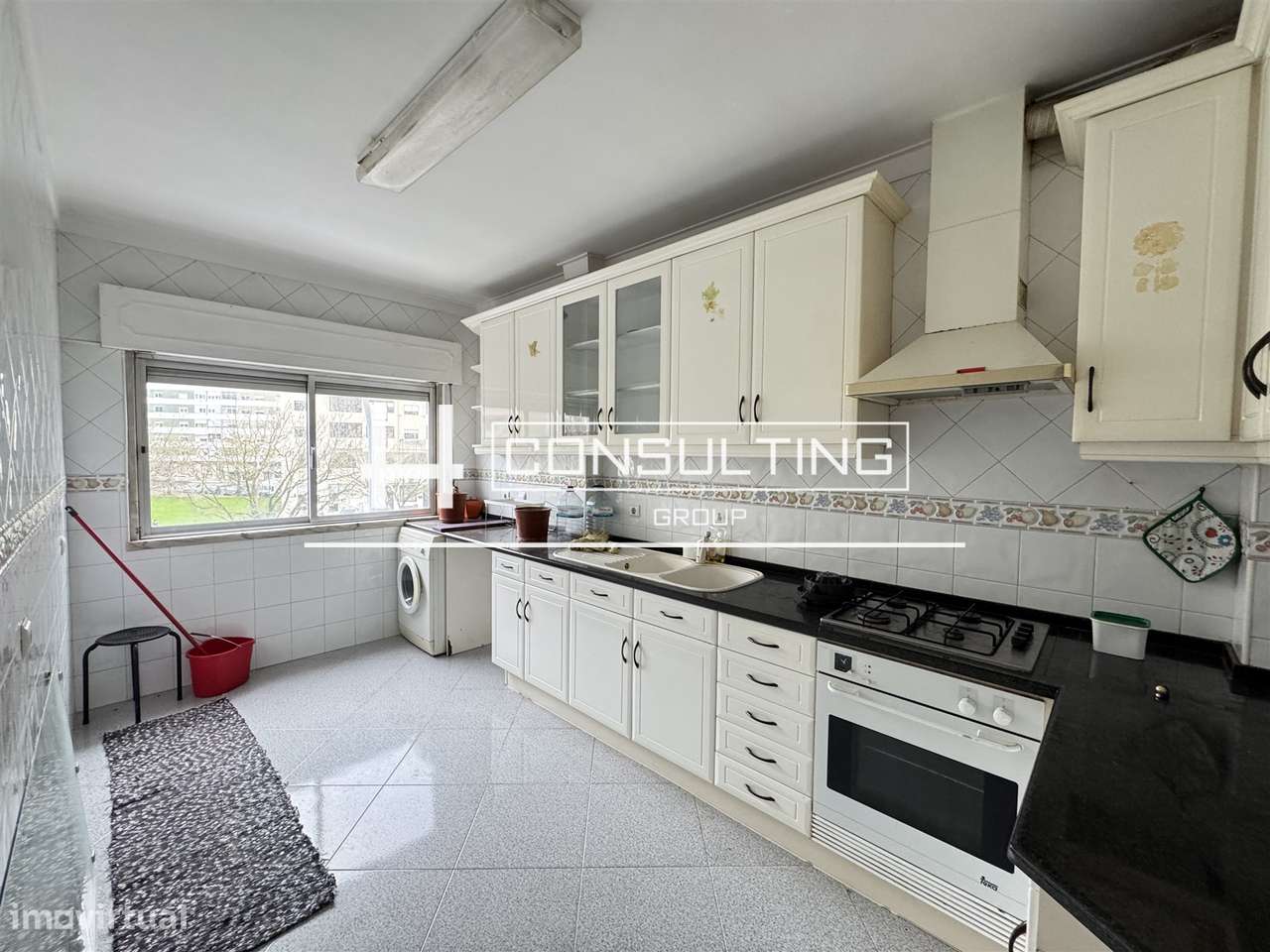 Apartamento T3 Venda em Mina de Água,Amadora-2