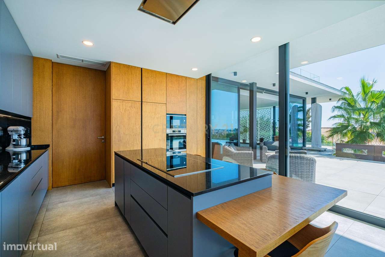 Villa de Luxo com 5 quartos e Vista Mar Panorâmica-12