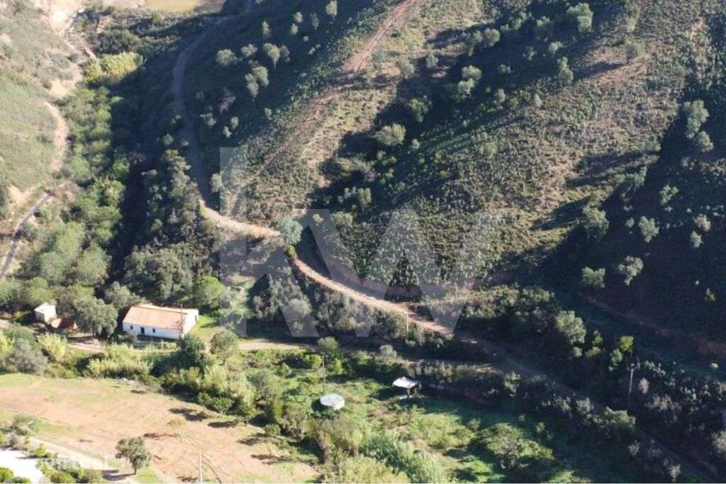 CONJUNTO DE 4 PRÉDIOS - URBANO E RÚSTICOS - A CERCA DE 5 KM DO CENTRO - Grande imagem: 5/9