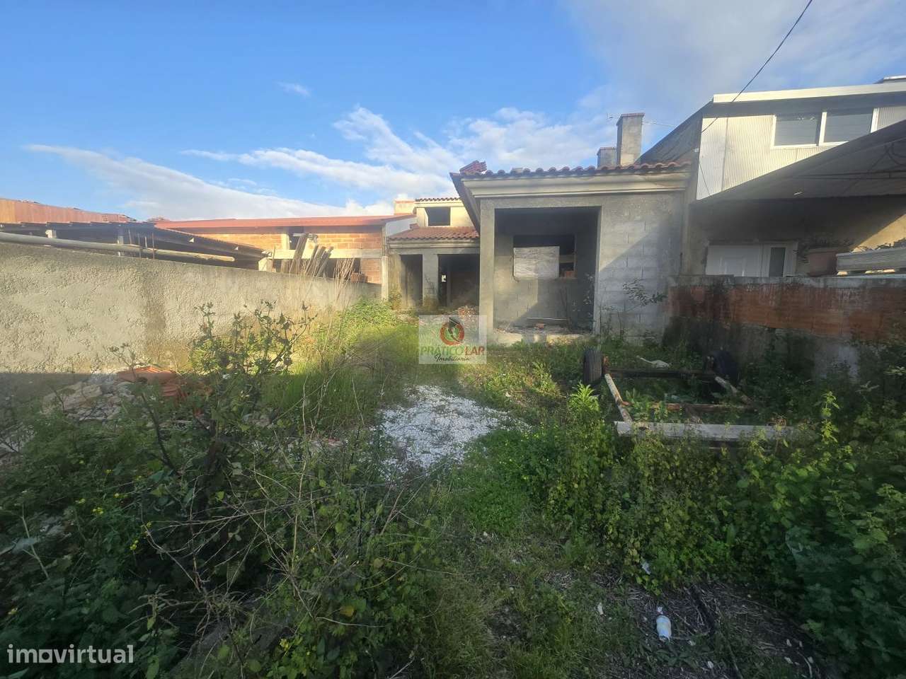 Moradia em construção com dois pisos e logradouro - Grande imagem: 5/22