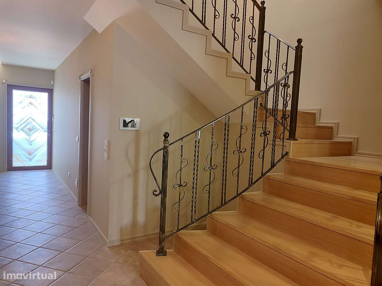 Excelente Moradia  2 frentes + Garagem + Terraço c/ Barbecue + Jardim-14