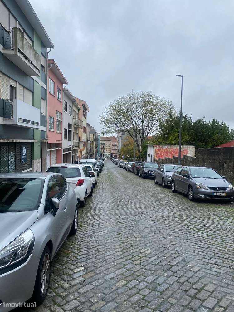 Loja com 123m2 - com contrato de arrendamento, ideal para investidores-14