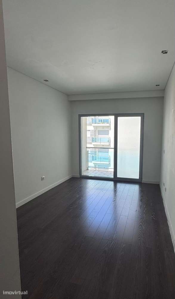 T2 com varanda, garagem e terraço no Entroncamento-5