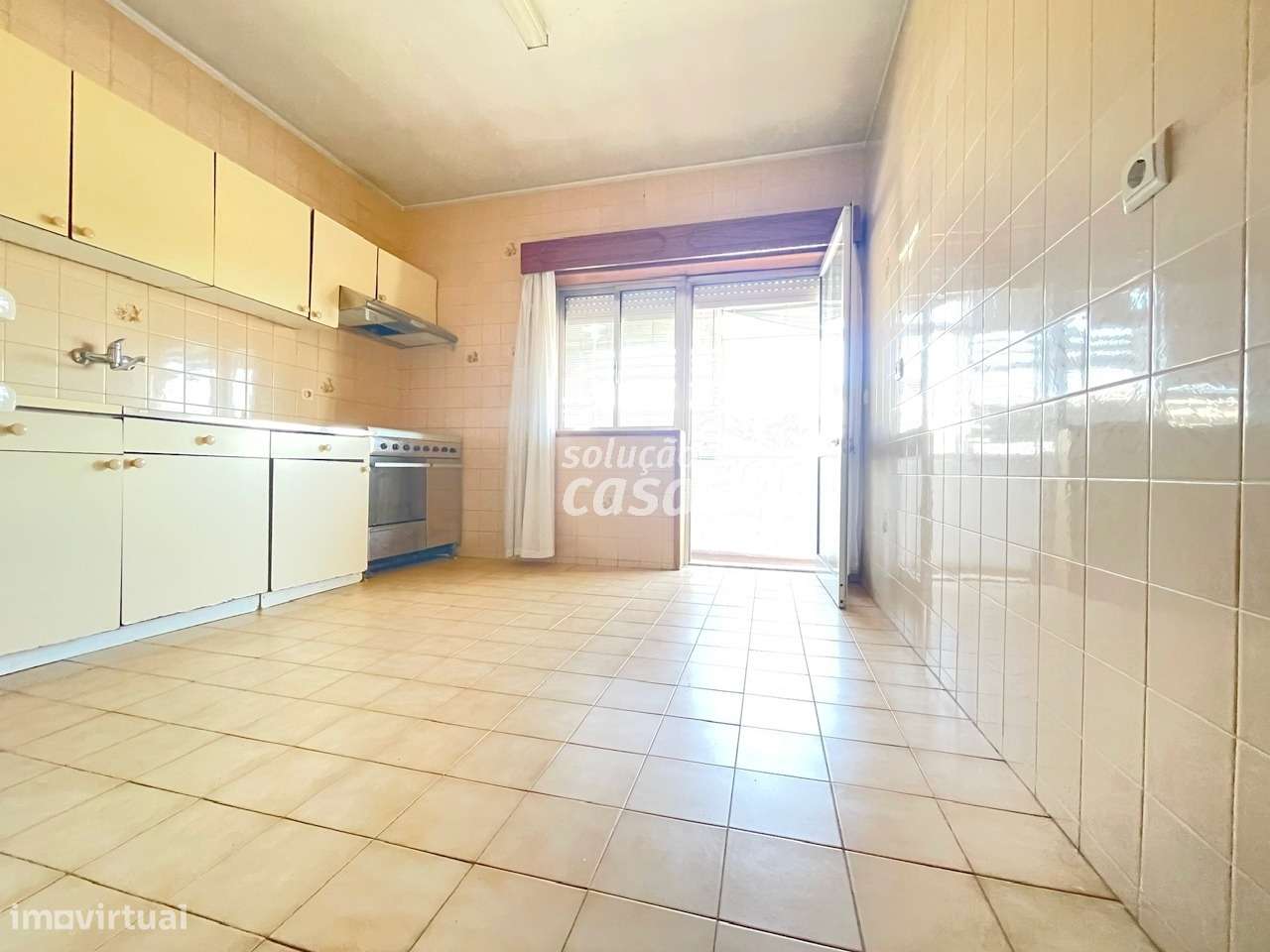 Apartamento T3 com Lugar de Garagem, localizado a 650 metros da Estaçã-6