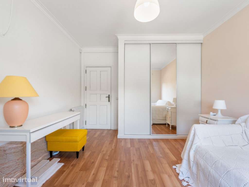 Moradia Isolada com 3 pisos, piscina, court de ténis-19