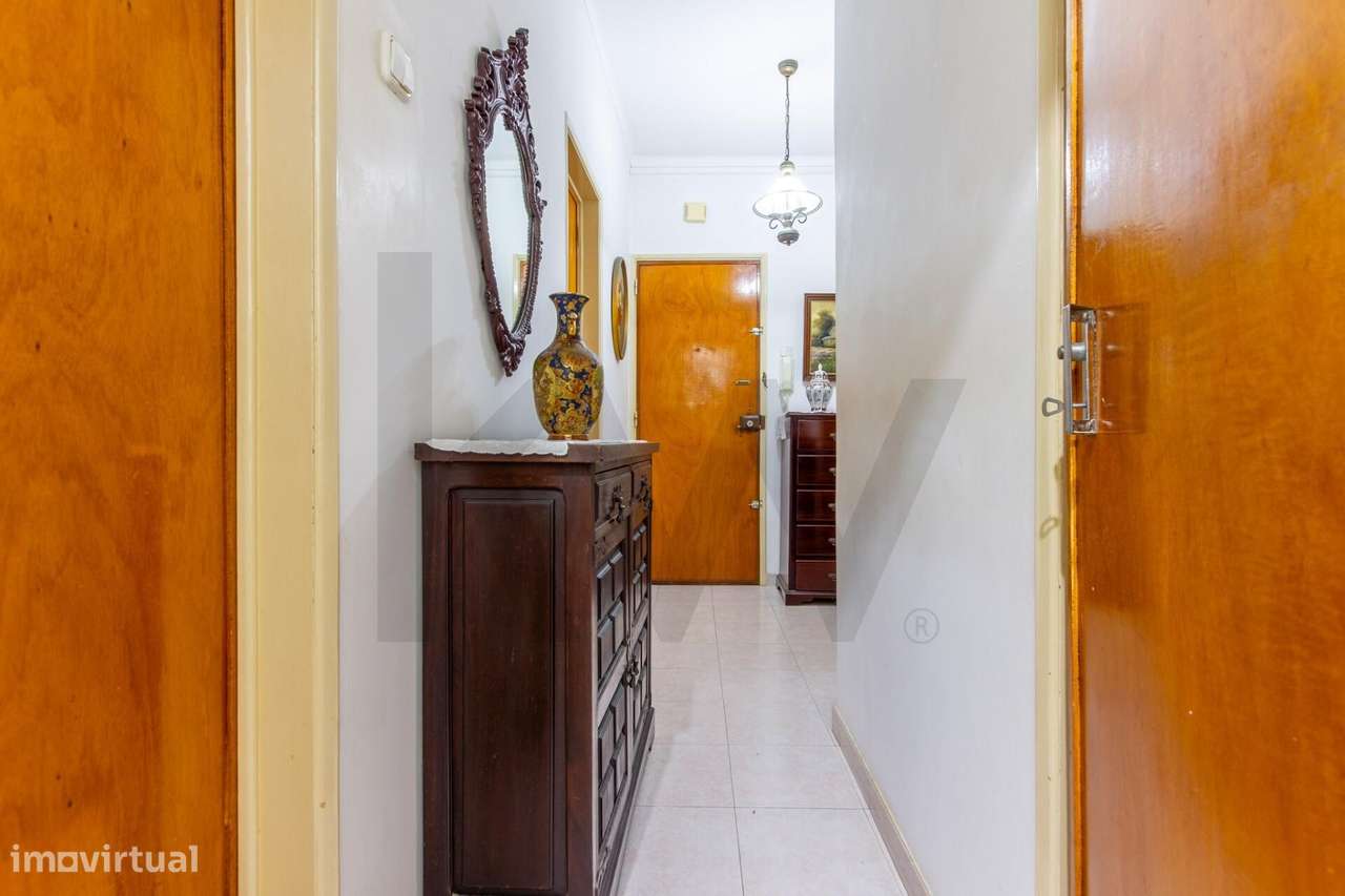 Apartamento T3 com 2 varandas junto ao Terminal dos Barcos do Barreiro-1