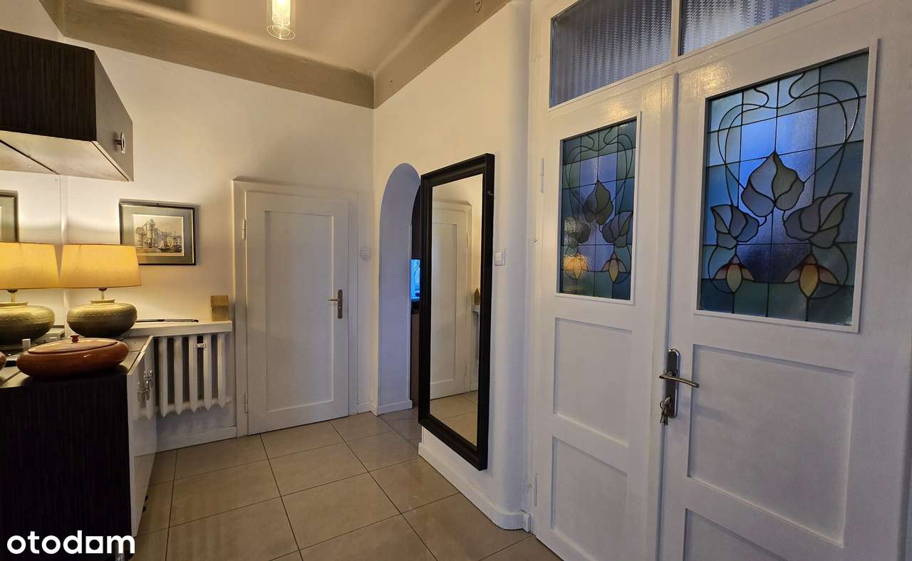 Dom z potencjałem! Przestronny, dwa odrębne lokale, duża działka!-11