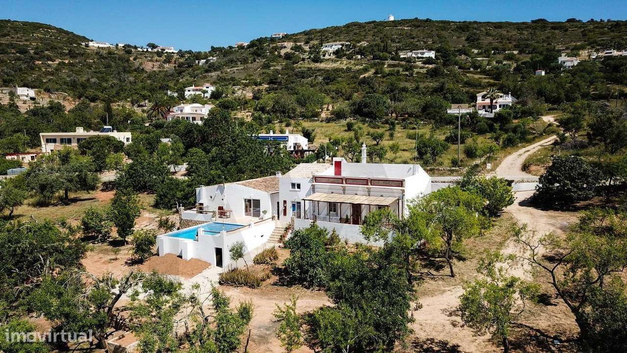 Onde o Azul do Mar Encontra o Barrocal: O Seu Refúgio Exclusivo em San - Grande imagem: 5/50