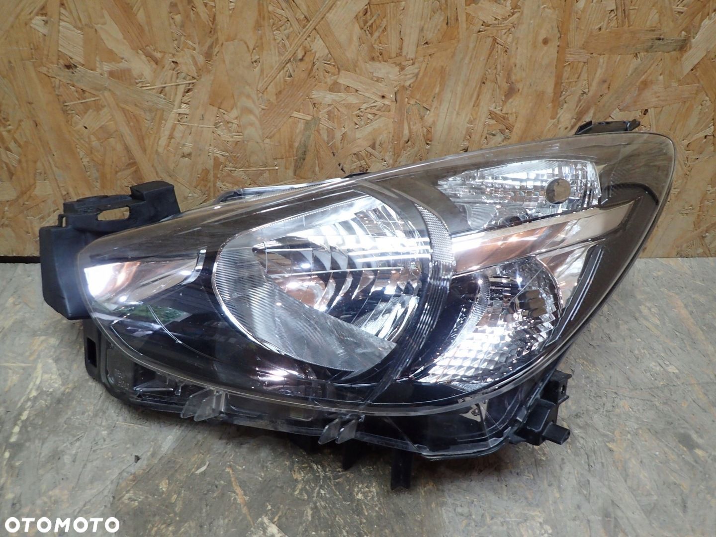 LAMPA LEWA REFLEKTOR LEWY MAZDA 2 II DL 2014- - 1