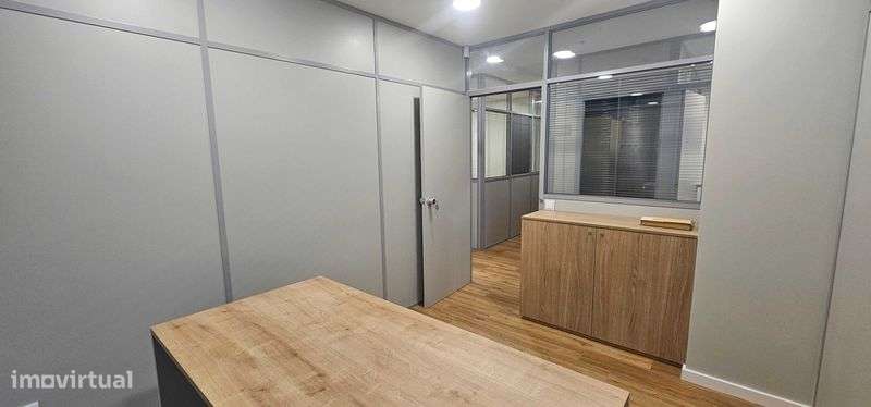 Arrendam-se Gabinetes a 300 m da rotunda da Areosa - Porto - Grande imagem: 5/7