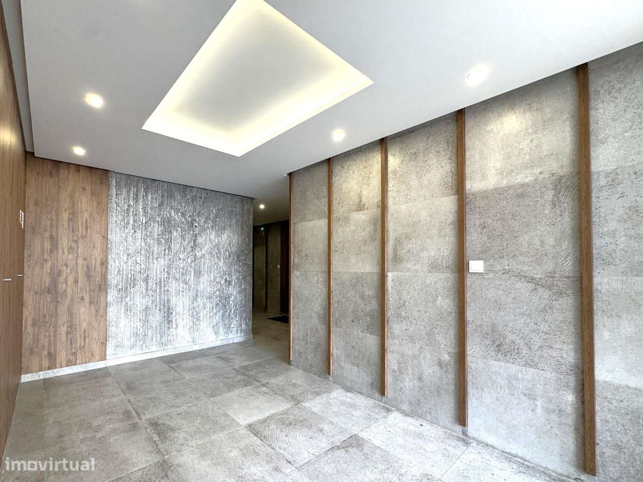 Apartamento T3 novo com Mezzanine e estacionamento no centro de Carcav-34