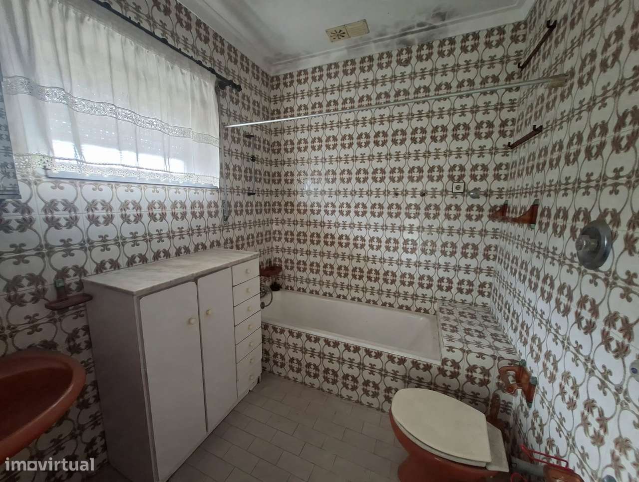 Moradia de 3 pisos com 1000m² de terreno, T3, 2 WC em Serafão, Fafe.-11