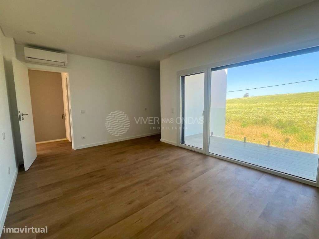 Moradia T4 de Luxo na Nova Urbanização da Caparica.-17