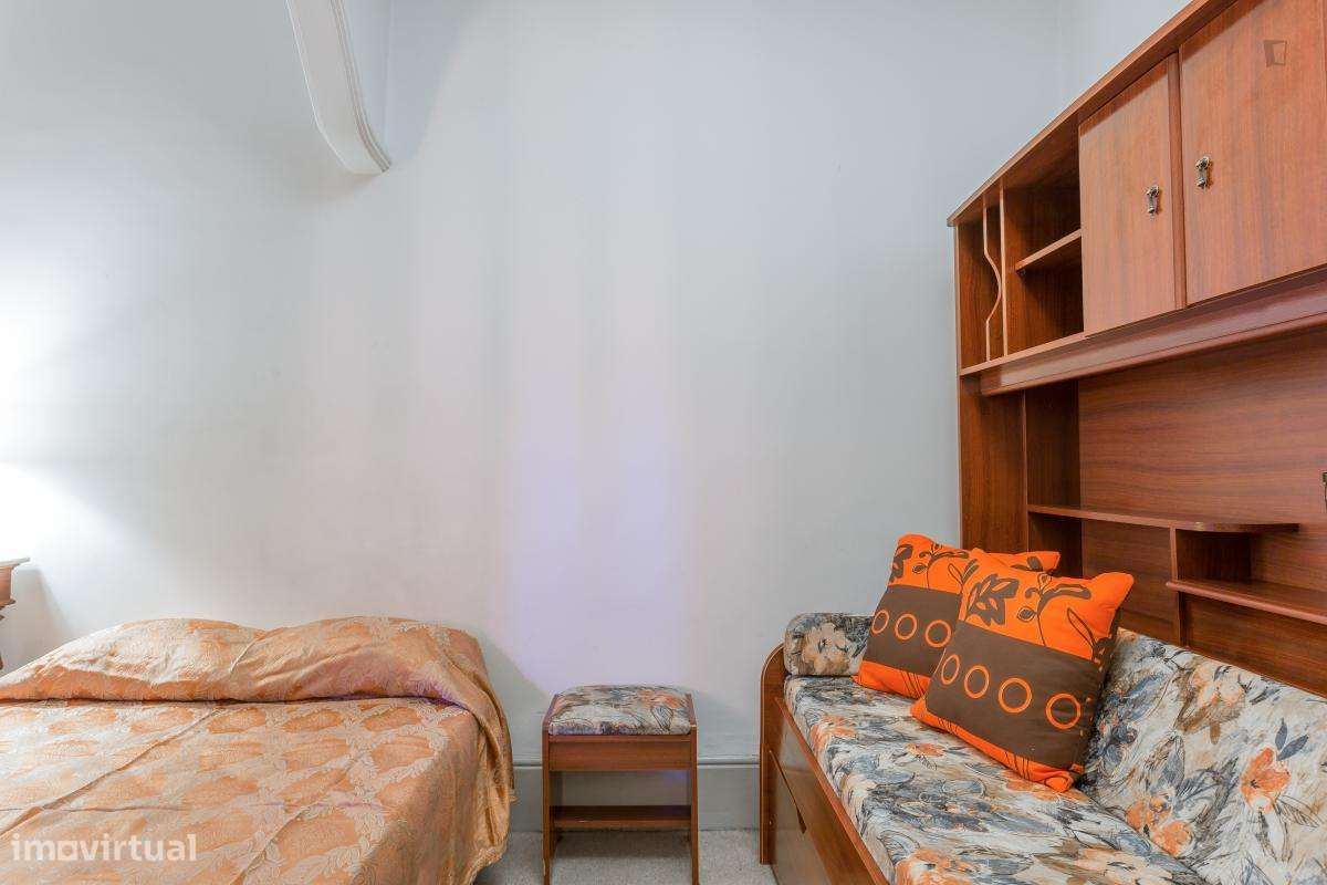 Quarto - localizado em Paranhos Porto - Grande imagem: 4/23