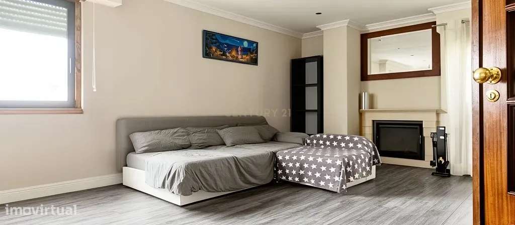 Amadora - Reboleira, apartamento T2 com 94m2, sala com lareira, 2 vara-13