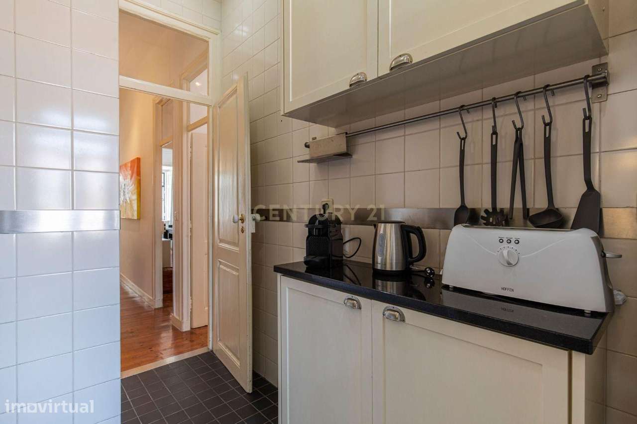 Apartamento T2 , na Rua da Aliança Operária  em Alcântara .-9