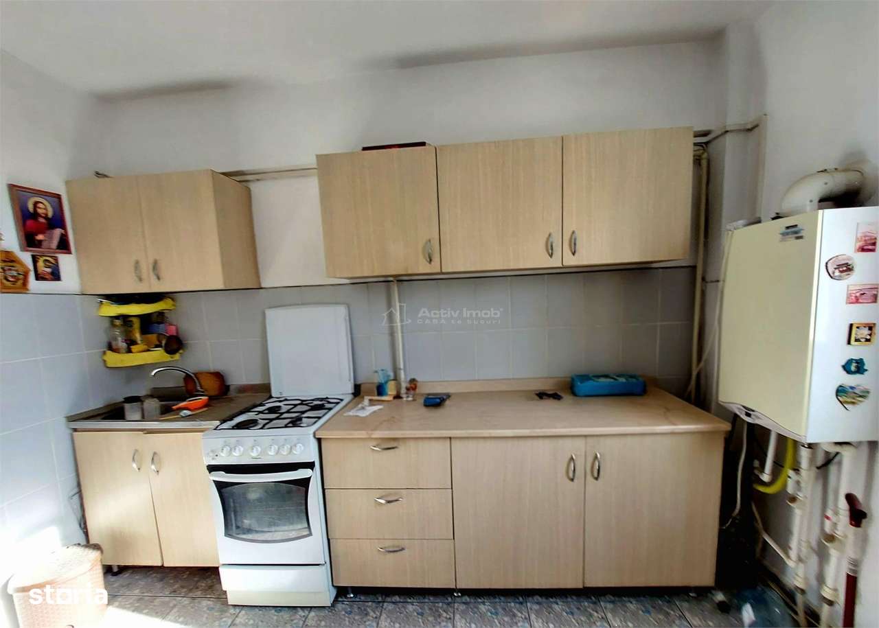 3 camere,decomandat, CENTRU - Str. Victoriei, etaj 3-7