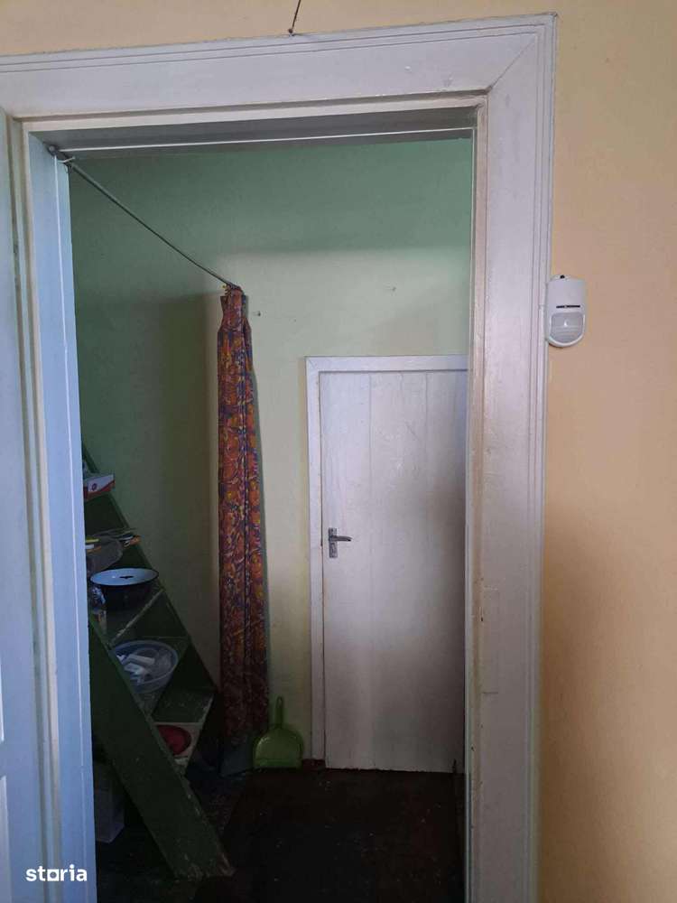 Casa de vanzare cu 2 camere , langa Liceul Economic , 110.000 euro neg-8