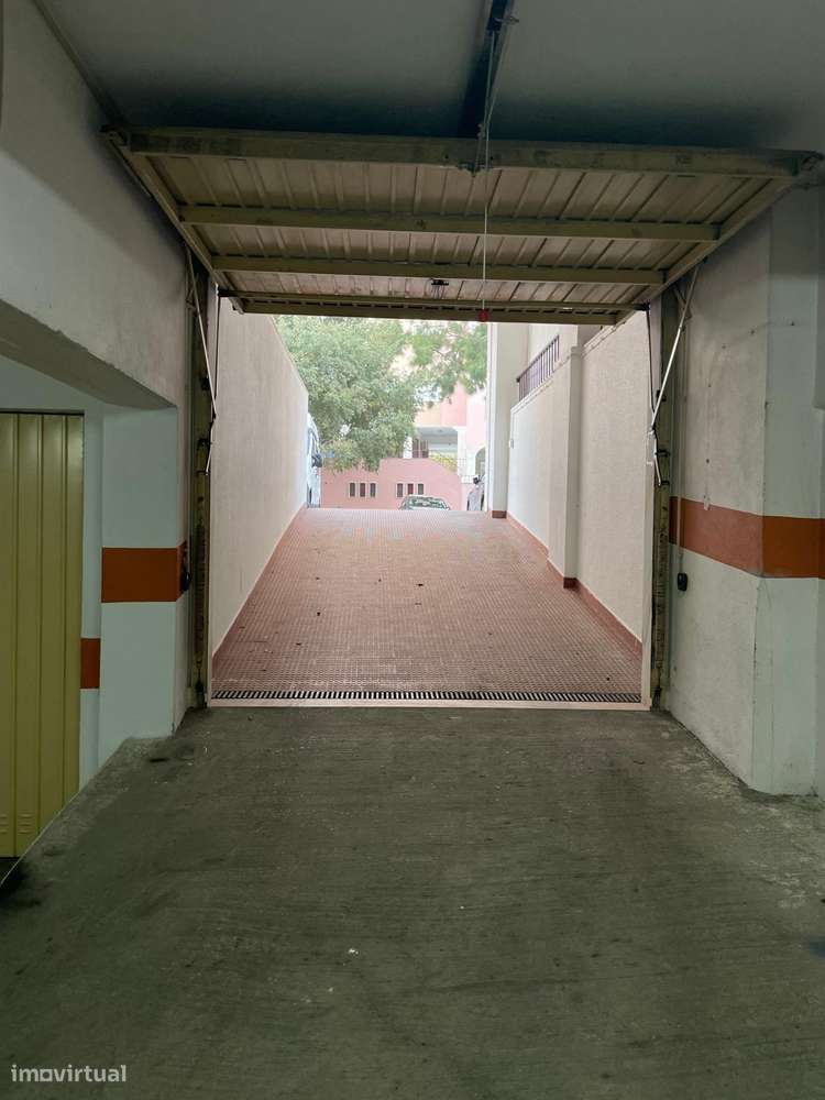 **Box na Rua Maria Carlota D´Oliveira para arrendar!** - Grande imagem: 5/8