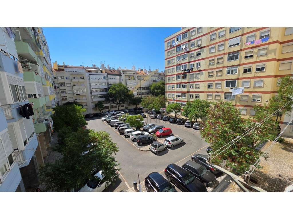T3 Benfica - remodelado com varanda e prédio com 2 elevadores-9