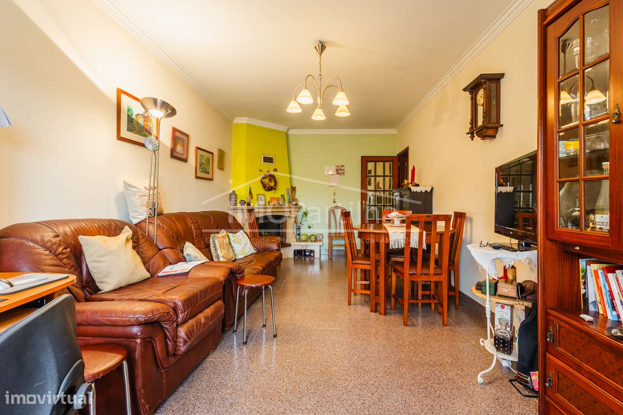 Apartamento T2 C/ Parqueamento Queluz-4